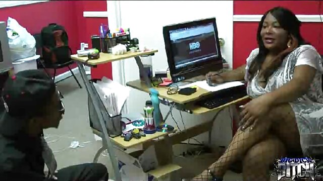 ಅತ್ಯುತ್ತಮ ಅಶ್ಲೀಲ :  ಆಕರ್ಷಕ ಮಿಲ್ಫ್ ನಾಶವಾಗಿದ್ದನು ಪಡೆಯುತ್ತದೆ ಒಂದು ತನ್ನ ಚಿತ್ರದಲ್ಲಿ ಮಾದಕ ವಿಡಿಯೋ ಗಂಡನ ಕೆಲಸಗಾರರು ವರ್ಗಗಳು 